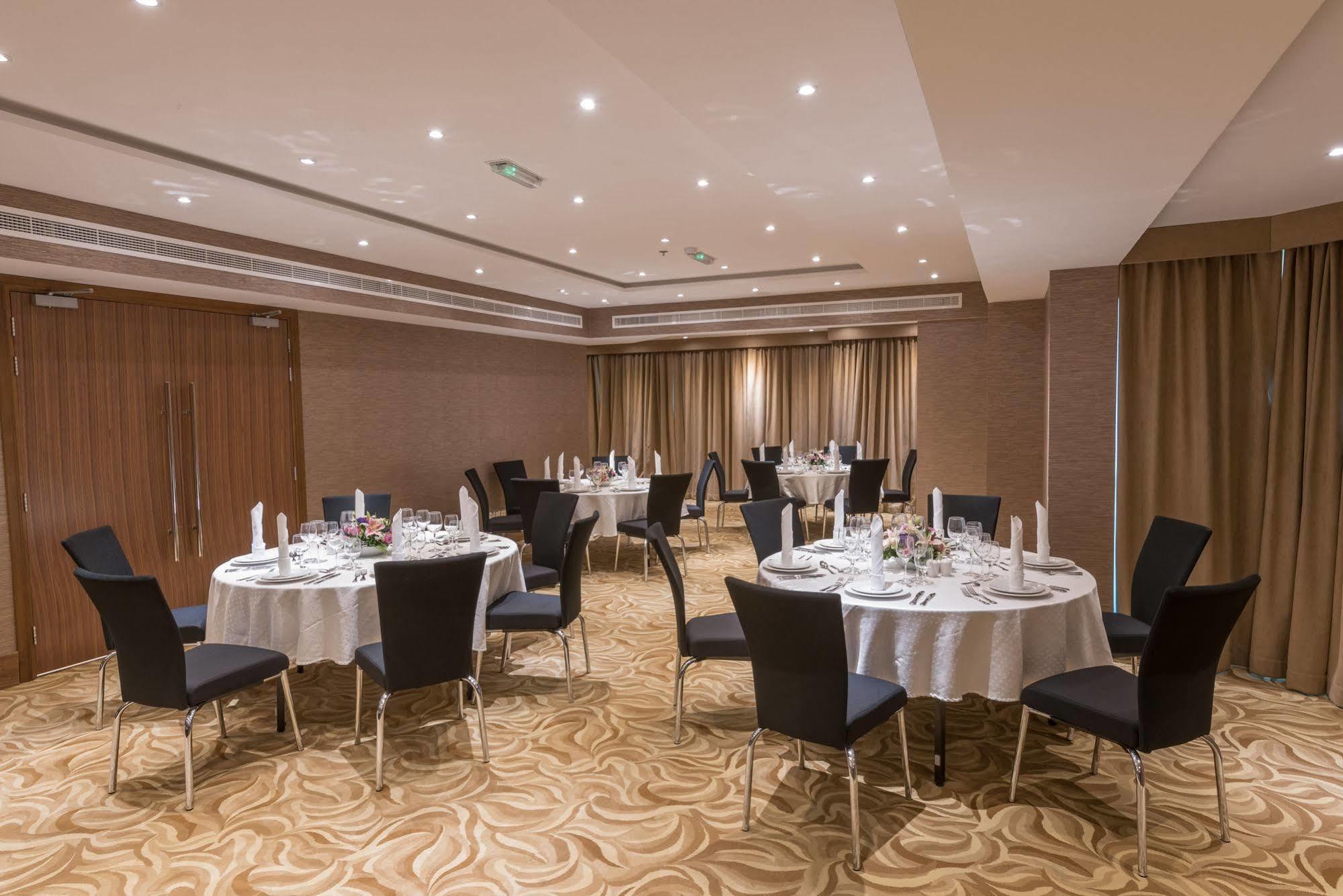 Hawthorn Extended Stay By Wyndham Abu Dhabi City Center Dış mekan fotoğraf
