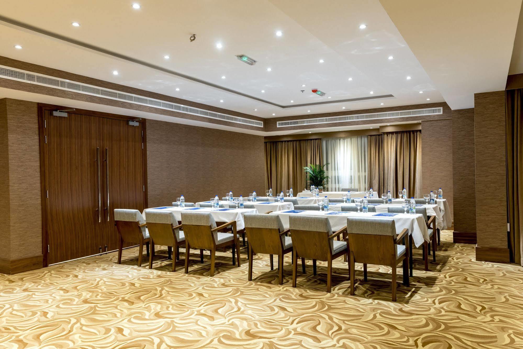 Hawthorn Extended Stay By Wyndham Abu Dhabi City Center Dış mekan fotoğraf